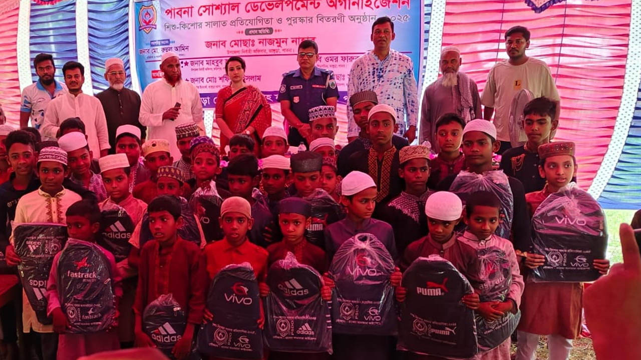 ভাঙ্গুড়ায় জামাতে নামাজ পড়ে পুরস্কার পেল ৪৫ শিশু-কিশোর