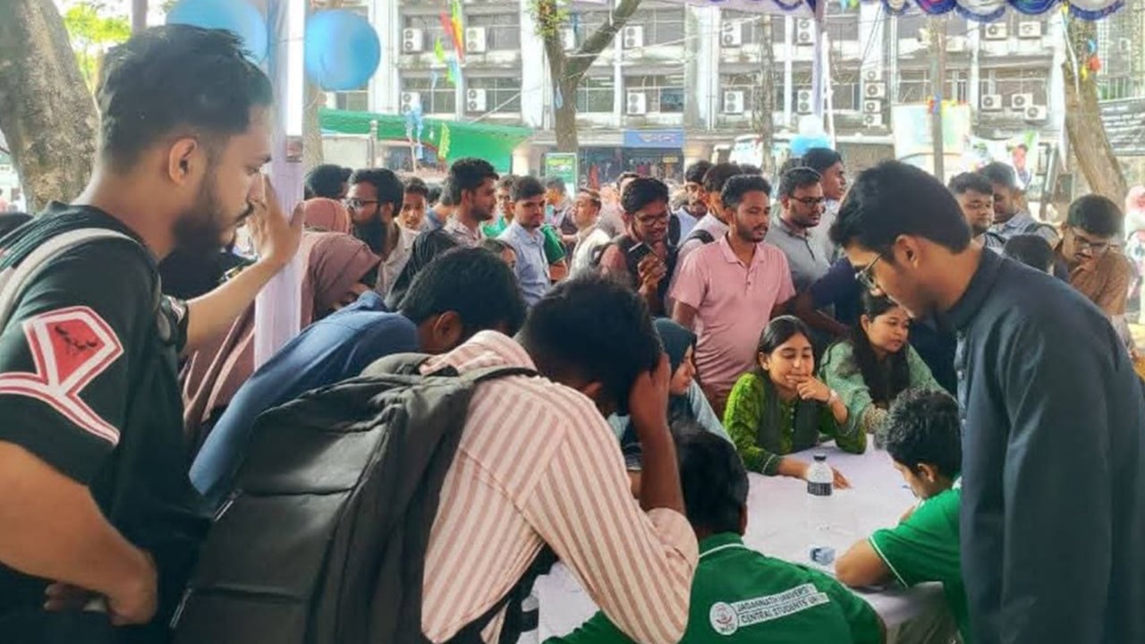 জকসুর উদ্যোগে দিনব্যাপী ফ্রি মেডিক্যাল ক্যাম্প, শিক্ষার্থীদের ভিড়