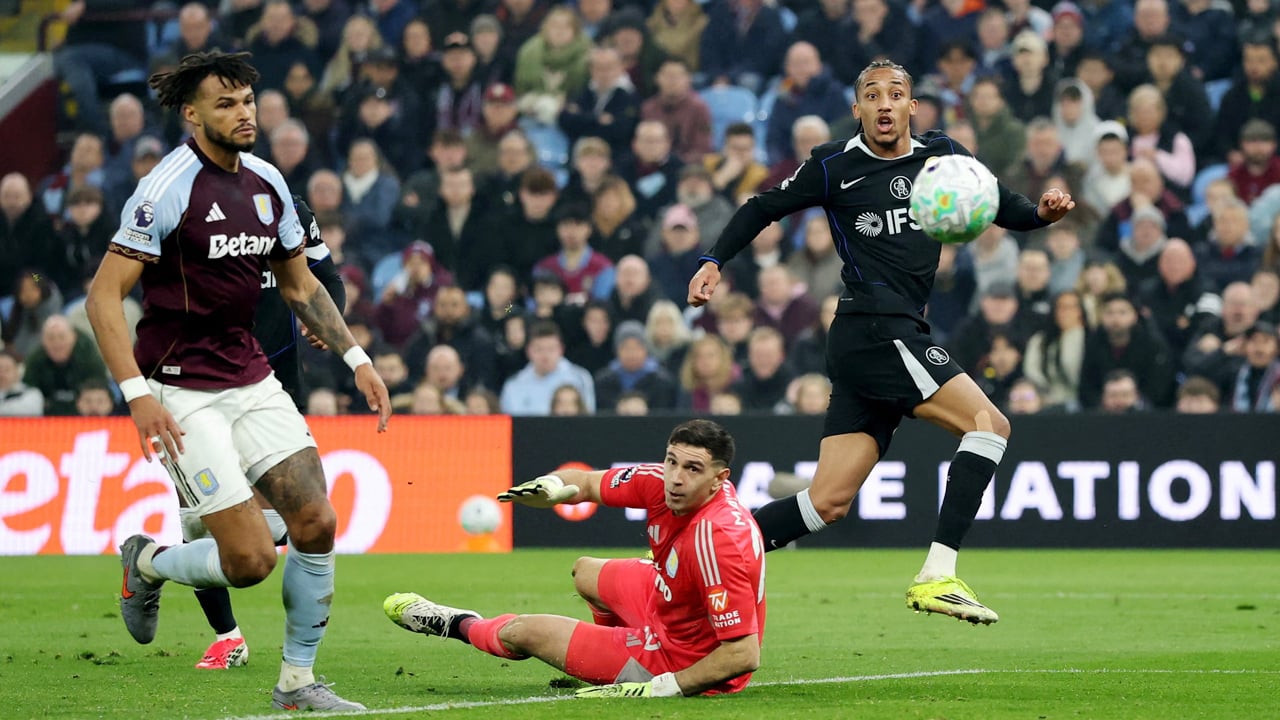 হ্যাটট্রিকে উজ্জ্বল পেদ্রো, বড় জয়ে পাঁচে চেলসি