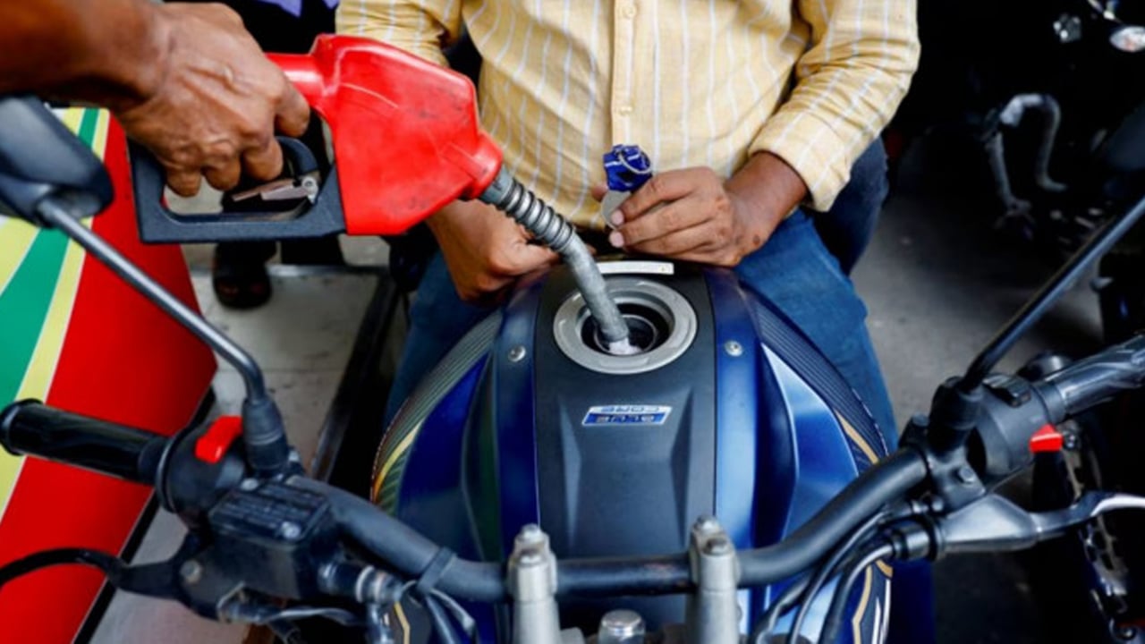 জ্বালানির ঘাটতিতে সারা দেশে বন্ধ হতে পারে পেট্রোল পাম্প