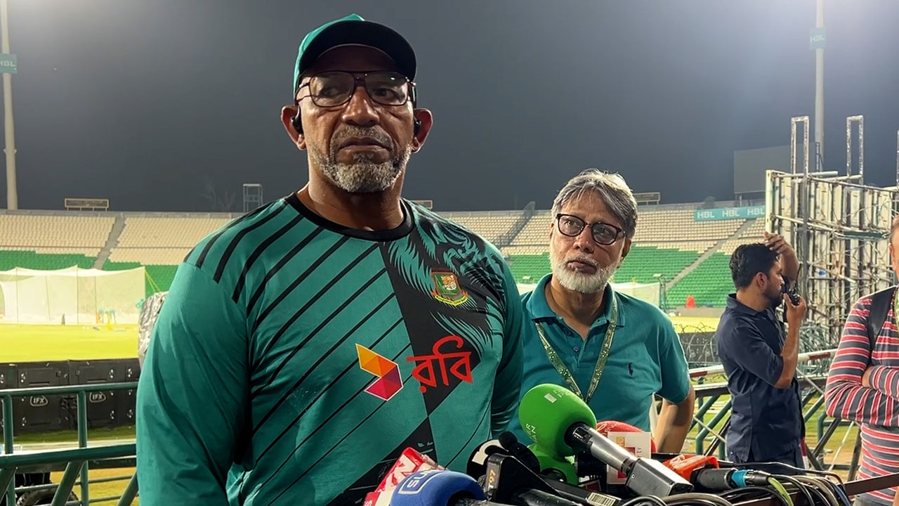 পাকিস্তানের বিপক্ষে সিরিজ জয়ের সুযোগ দেখছেন সিমন্স