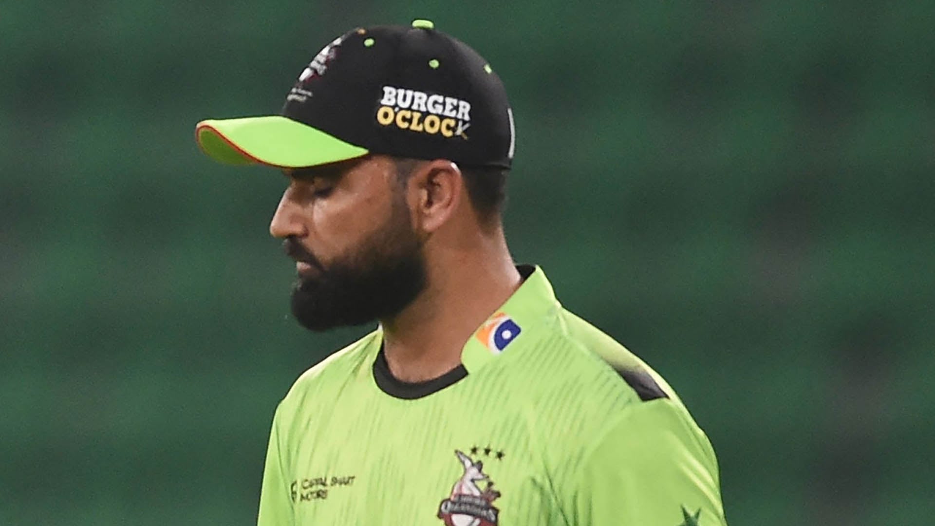 বল টেম্পারিং করে নিষিদ্ধ ফখর