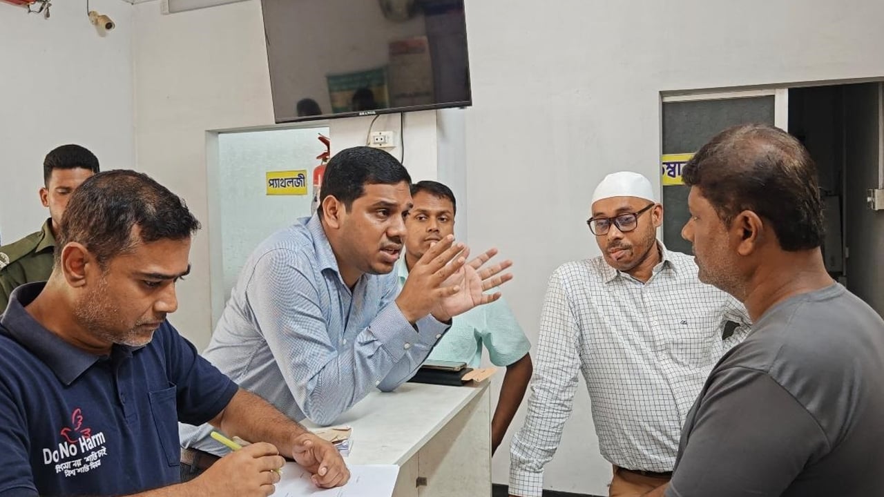 ফুলবাড়ীতে তিন ডায়াগনস্টিক সেন্টারকে জরিমানা