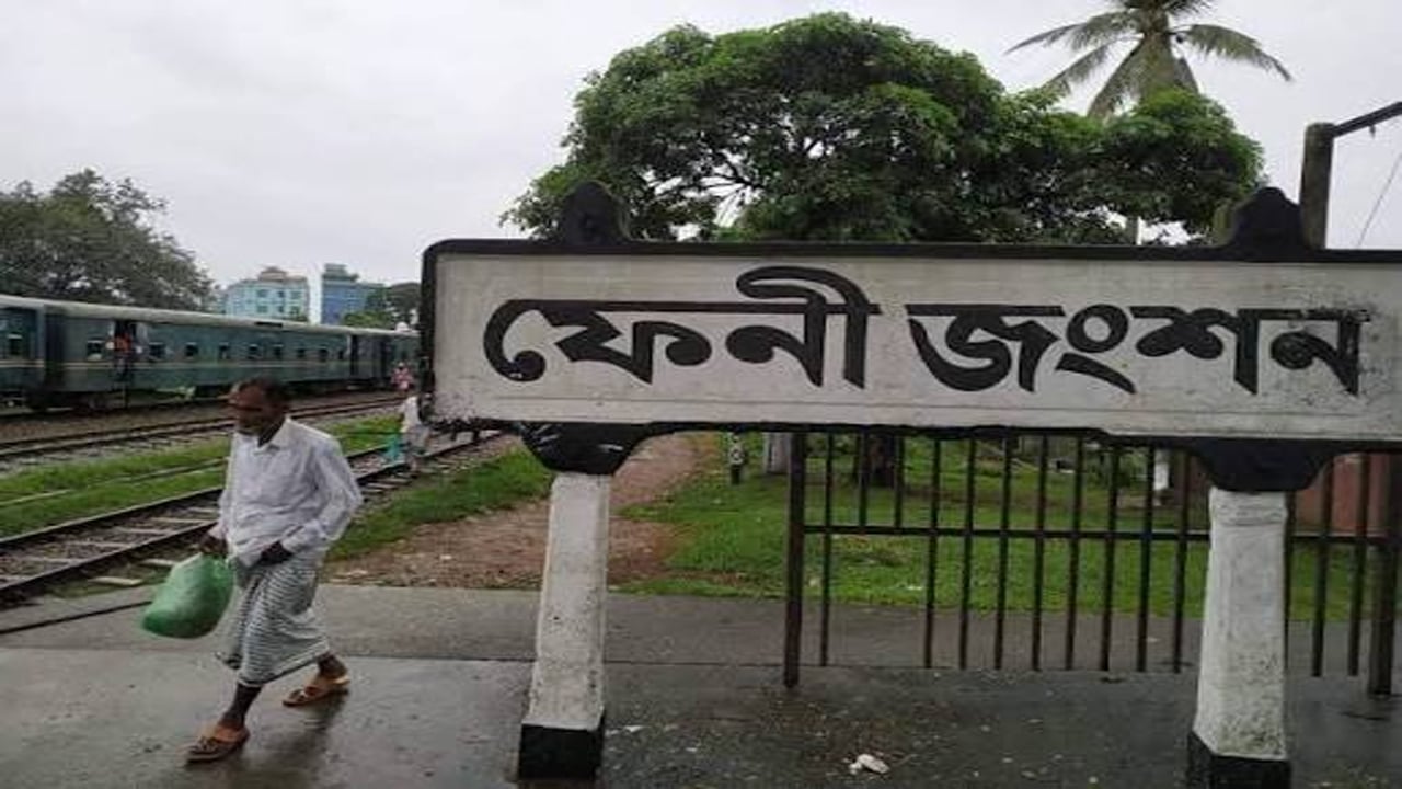 ফেনীতে ট্রেনে কাটা  পড়ে দুই জন নিহত