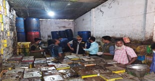 ৫০ হাজার লিটার ভোজ্যতেল মজুত, ২ লাখ টাকা জরিমানা