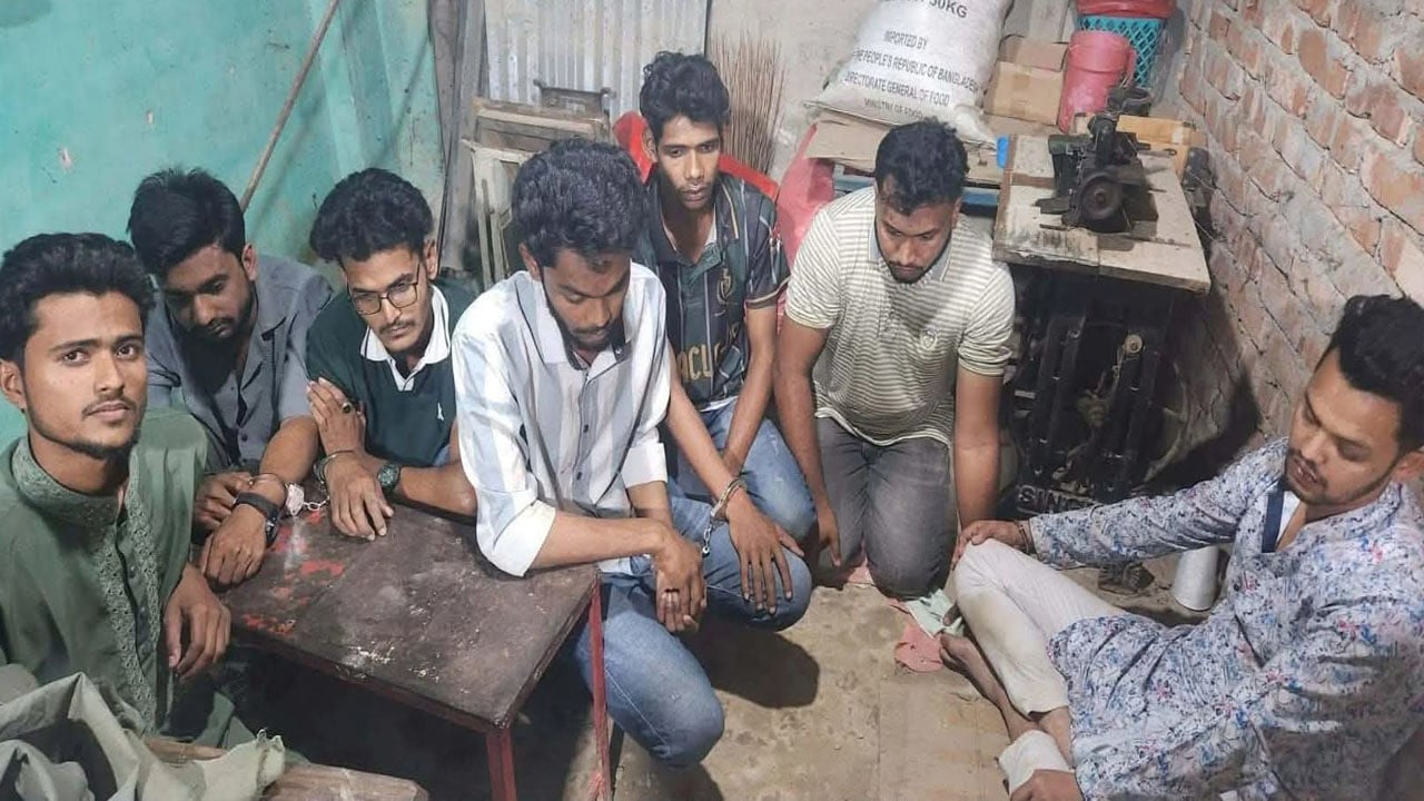 গভীর রাতে মাটি কাটা নিয়ে বিএনপির দু’গ্রুপের সংঘর্ষ,  নিহত ১ আটক ৭