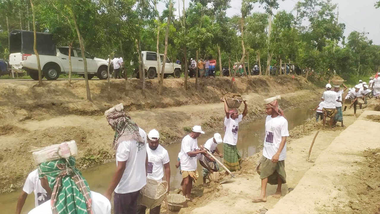 উৎপাদন বৃদ্ধির জন্য খাল খননের বিকল্প নেই
