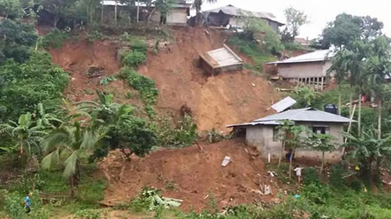 উখিয়া রোহিঙ্গা ক্যাম্পে পাহাড় ধস, ৮ জনের লাশ উদ্ধার