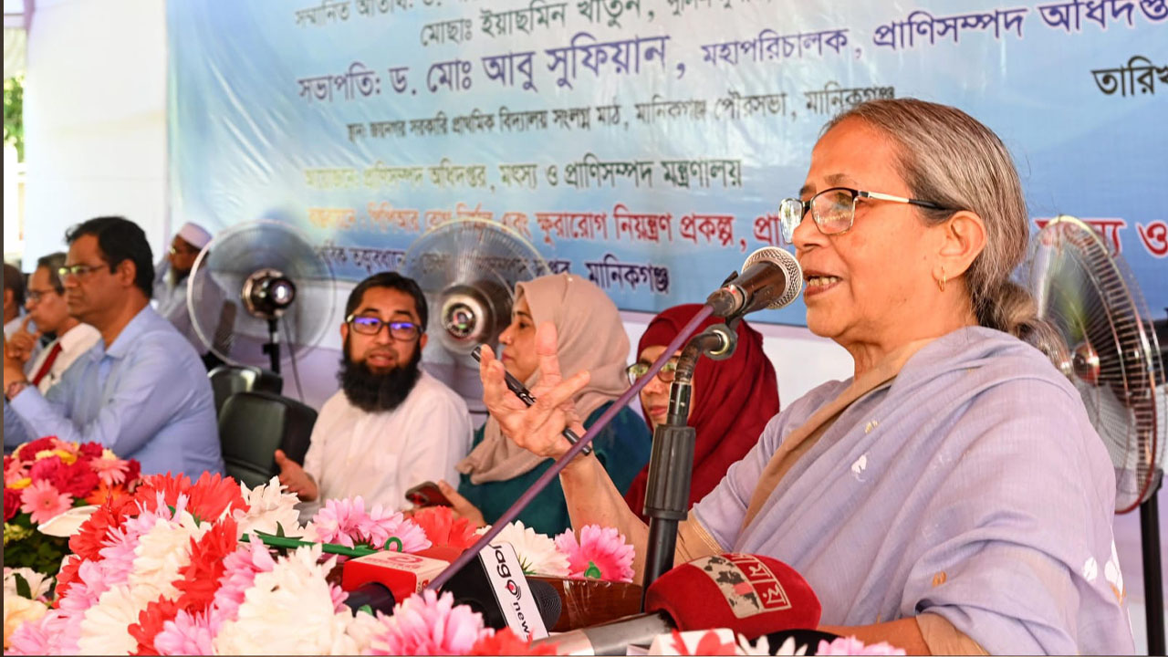 গবাদিপশুর রোগ প্রতিরোধে ভ্যাকসিন নিশ্চিত করতে হবে: প্রাণিসম্পদ উপদেষ্টা