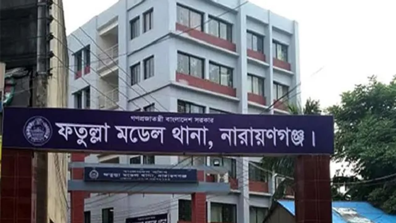 বোরকা পড়ে বাসায় ঢুকে হত্যা মামলার বাদীকে কুপিয়েছে সন্ত্রাসীরা