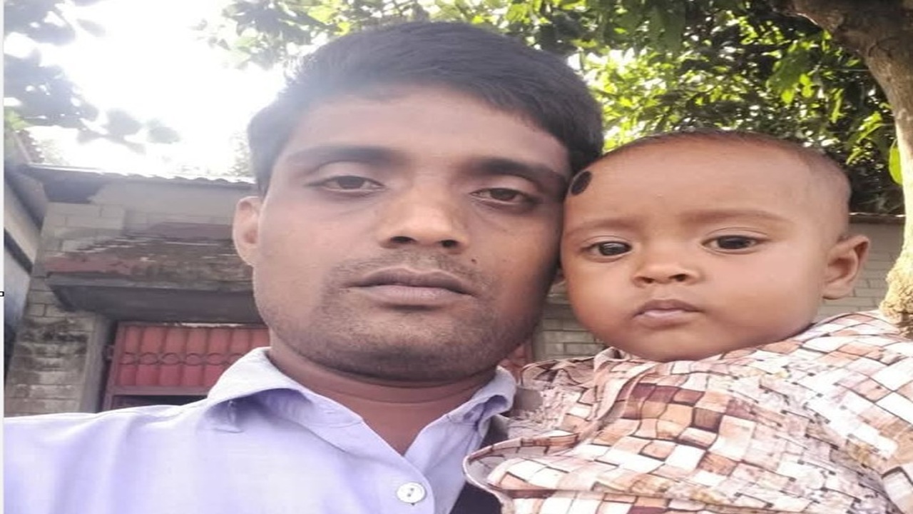 সড়কে প্রাণ হারানো বাবা-ছেলে শায়িত হলেন পাশাপাশি কবরে