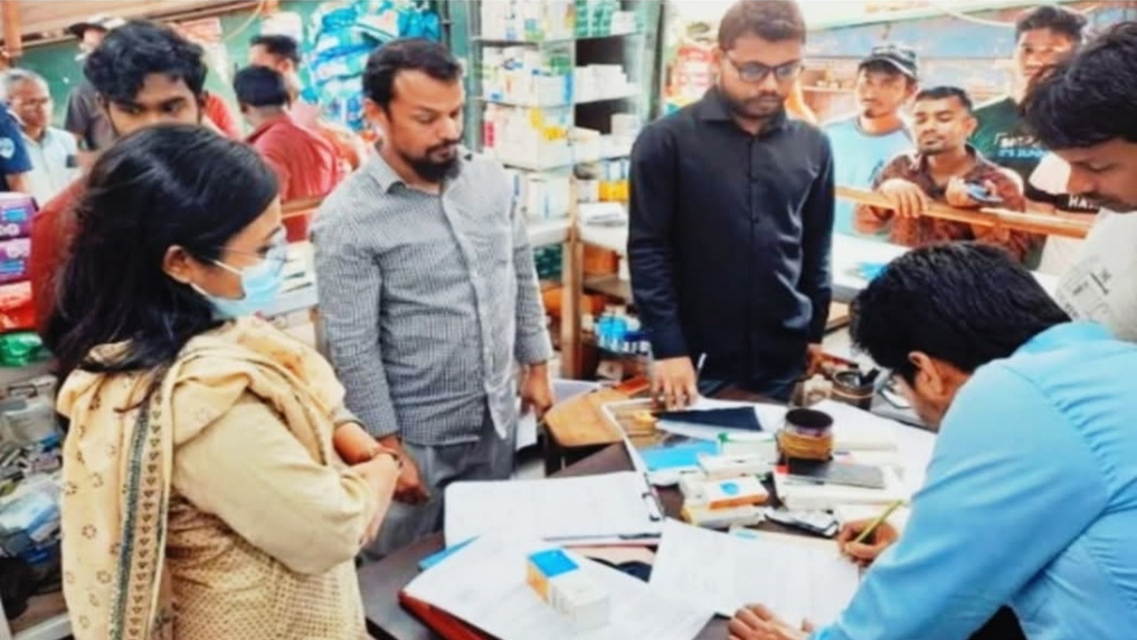 উখিয়ায় মেয়াদোত্তীর্ণ ওষুধ রাখার দায়ে ১ লাখ টাকা জরিমানা