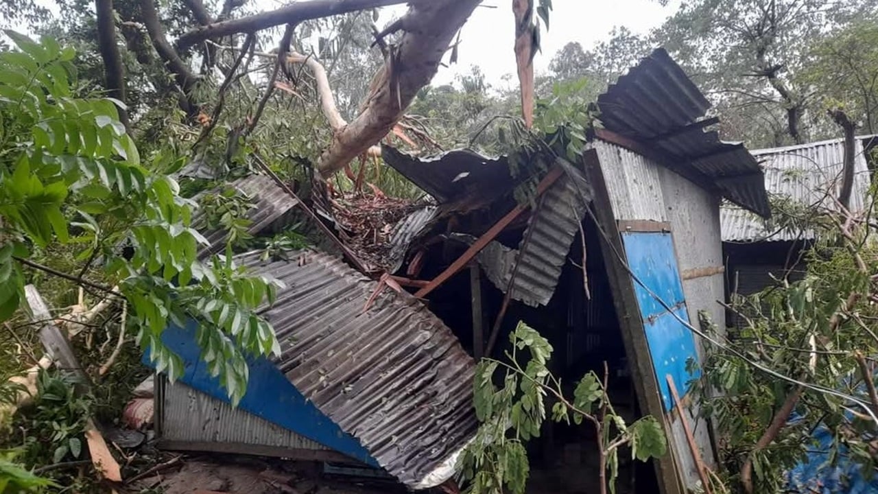 বছরের প্রথম কালবৈশাখী ঝড়ে লন্ডভন্ড মিরসরাই