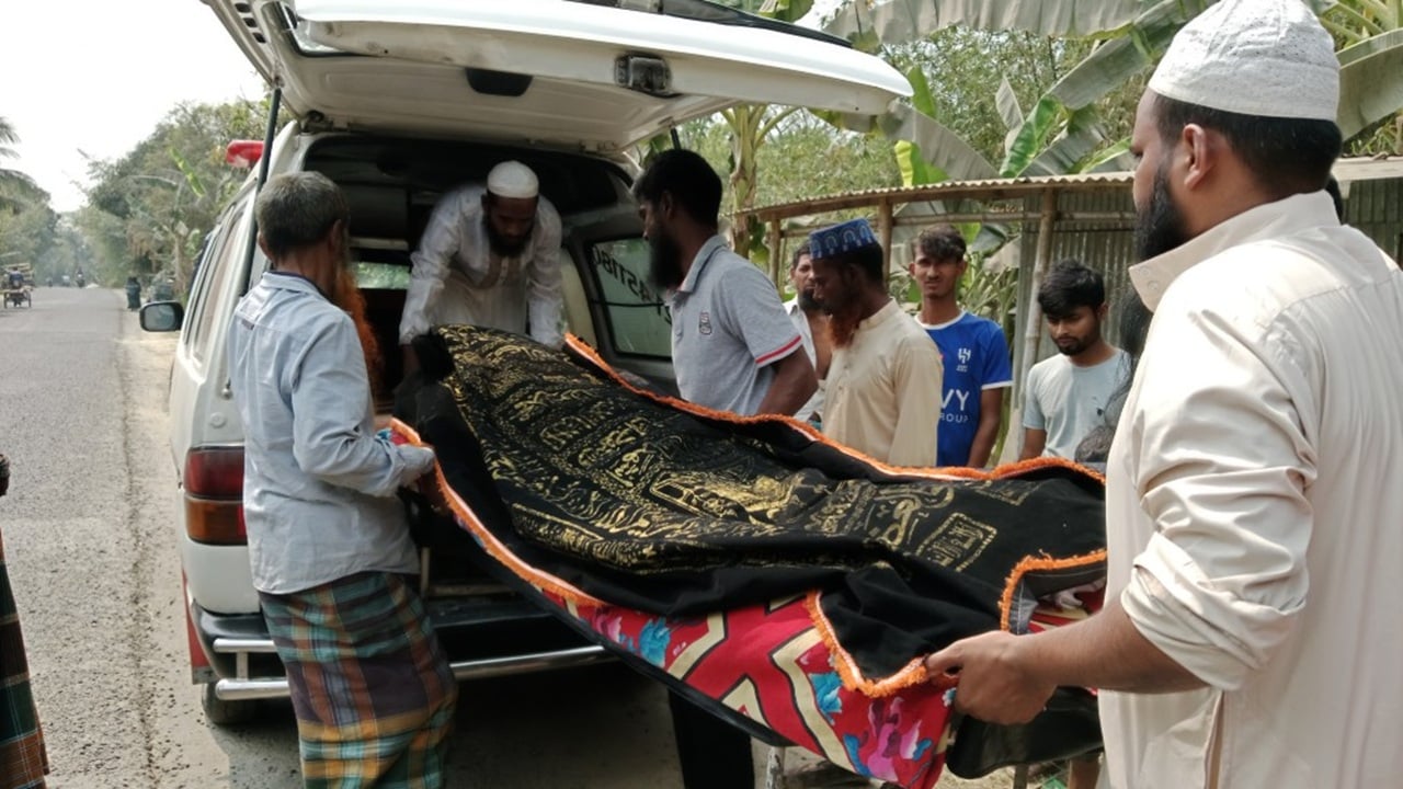 বোয়ালমারীতে ট্রাকচাপায় কৃষক নিহত, আহত ১