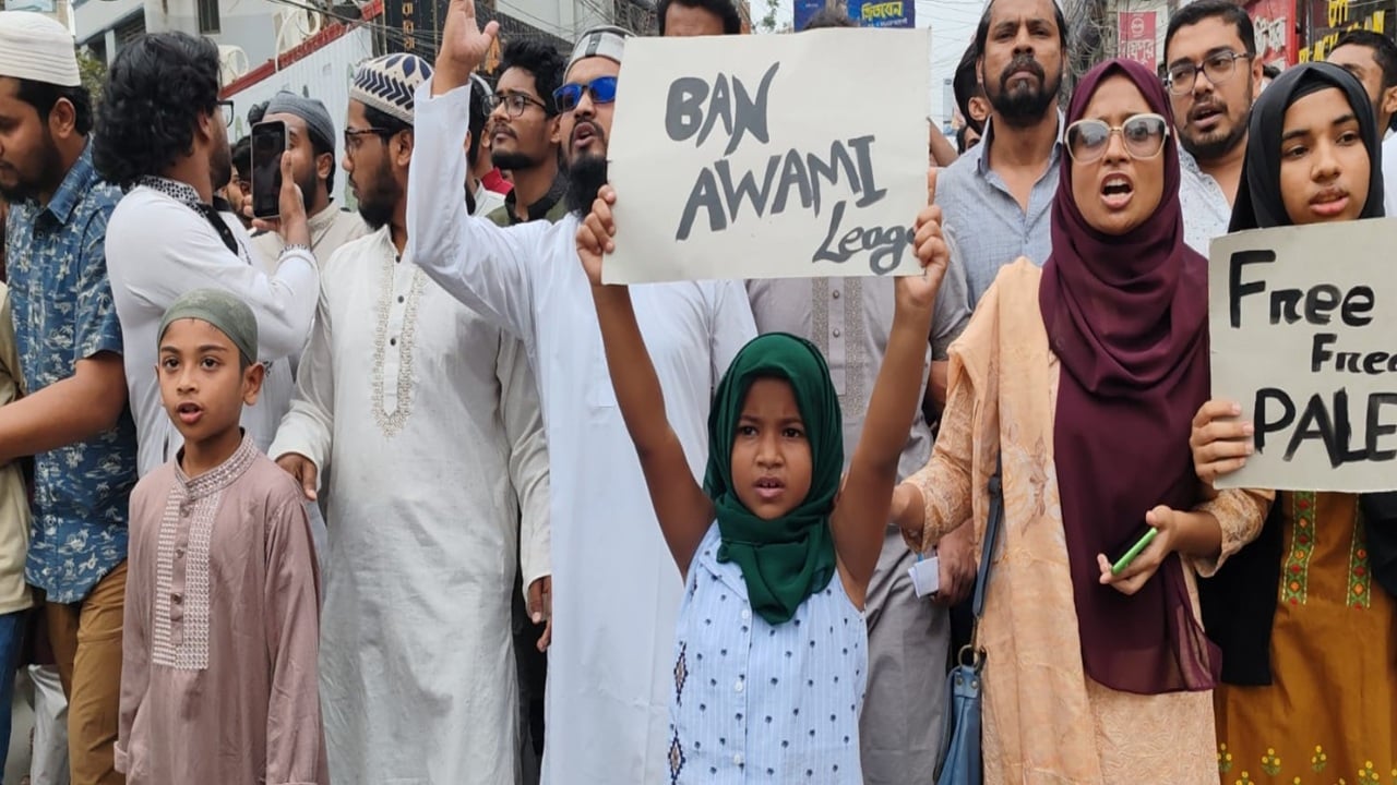 আওয়ামী লীগ নিষিদ্ধের দাবিতে কুমিল্লা উত্তাল