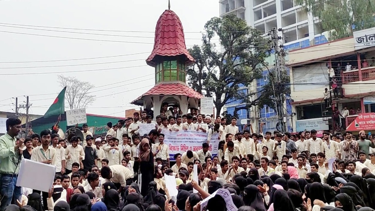 সিলেট পলিটেকনিক শিক্ষার্থীদের সড়ক অবরোধ, বিক্ষোভ