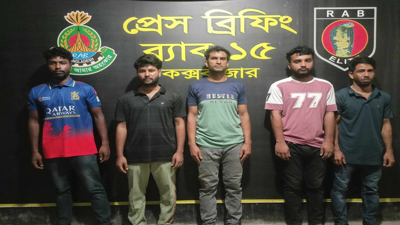 দুর্গাপুরের মকবুল হত্যা মামলার ৫ আসামি কক্সবাজারে গ্রেপ্তার