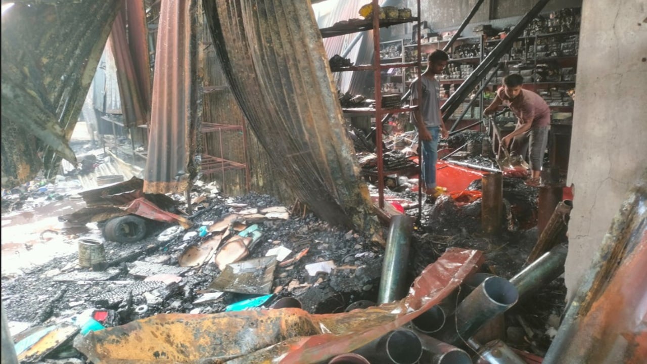 কালুখালীতে ভয়াবহ অগ্নিকাণ্ড, দুই কোটি টাকা ক্ষতি