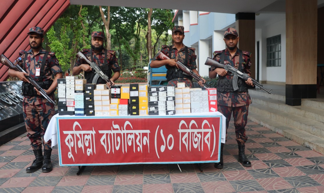কুমিল্লা সীমান্তে কোটি টাকার ভারতীয় অবৈধ মালামাল আটক