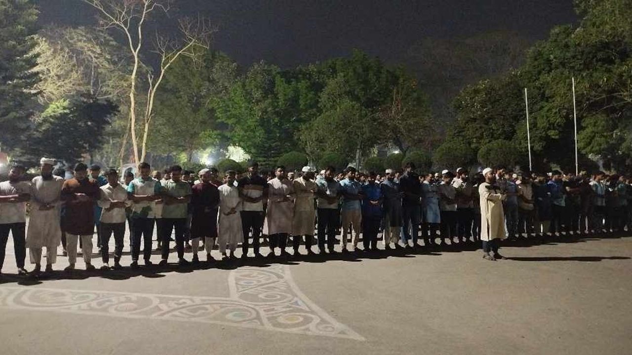 আছিয়ার মৃত্যু: গভীর রাতে ইবিতে জানাজা, বিক্ষোভ