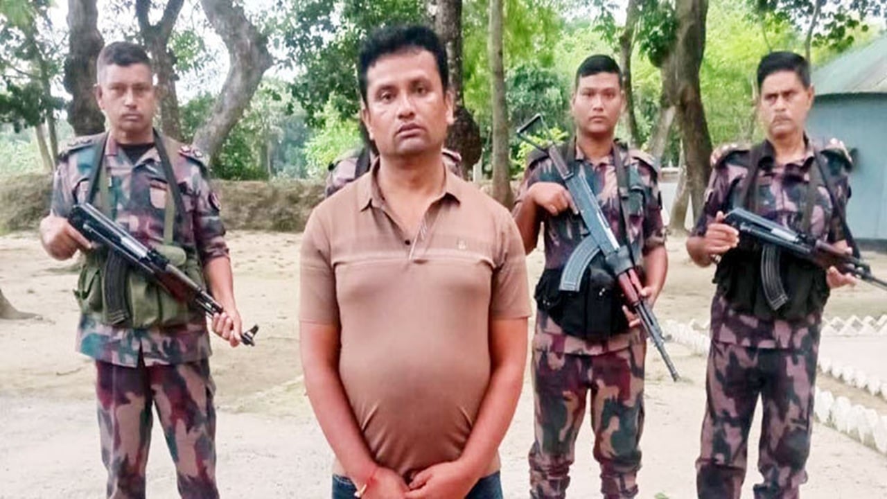 মহেশপুর সীমান্ত দিয়ে ভারতে পাচারকালে নারী-শিশুসহ যুবক আটক