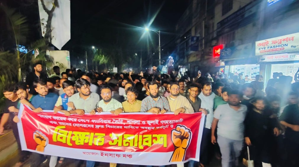 শাহবাগীদের গ্রেপ্তারের দাবিতে মধ্যরাতে উত্তাল চট্টগ্রাম