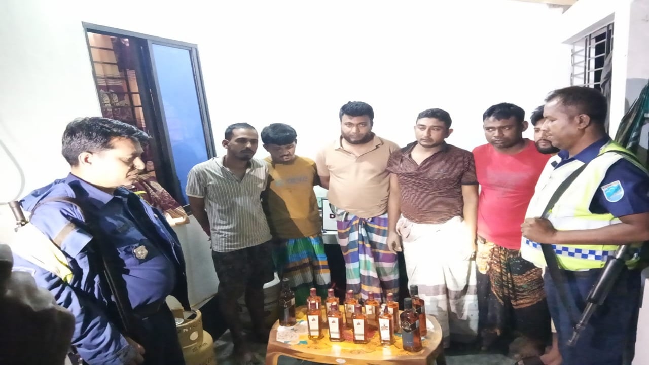 ভালুকায় হত্যা-অস্ত্র মামলার আসামিসহ গ্রেপ্তার ৫