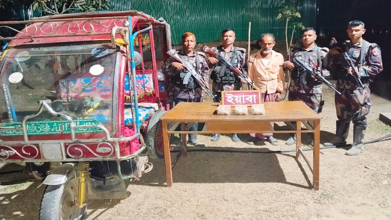 উখিয়ায় ৩০ হাজার ইয়াবাসহ গ্রেফতার ১