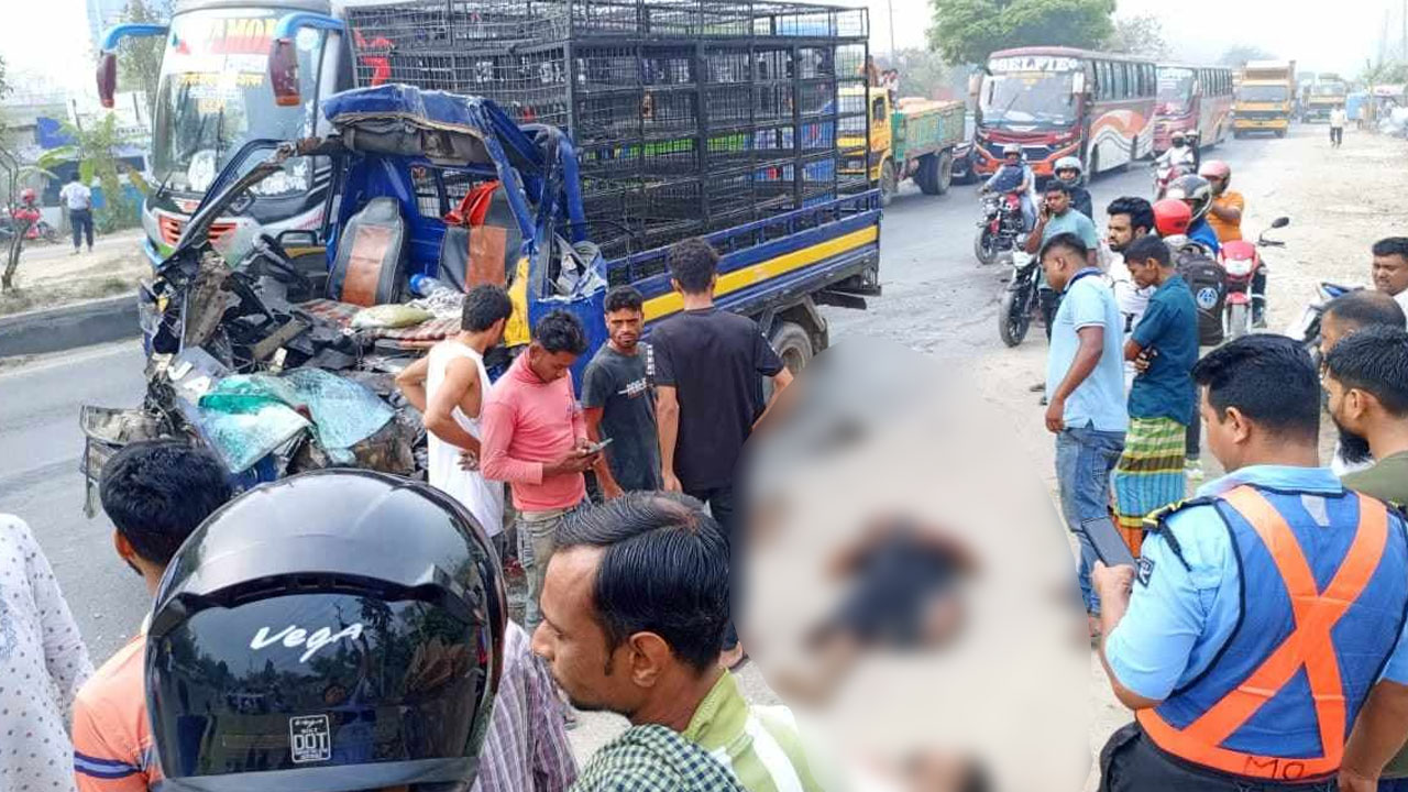 গাজীপুরে মুরগিবাহী পিকআপ-ট্রাক সংঘর্ষ, নিহত ২