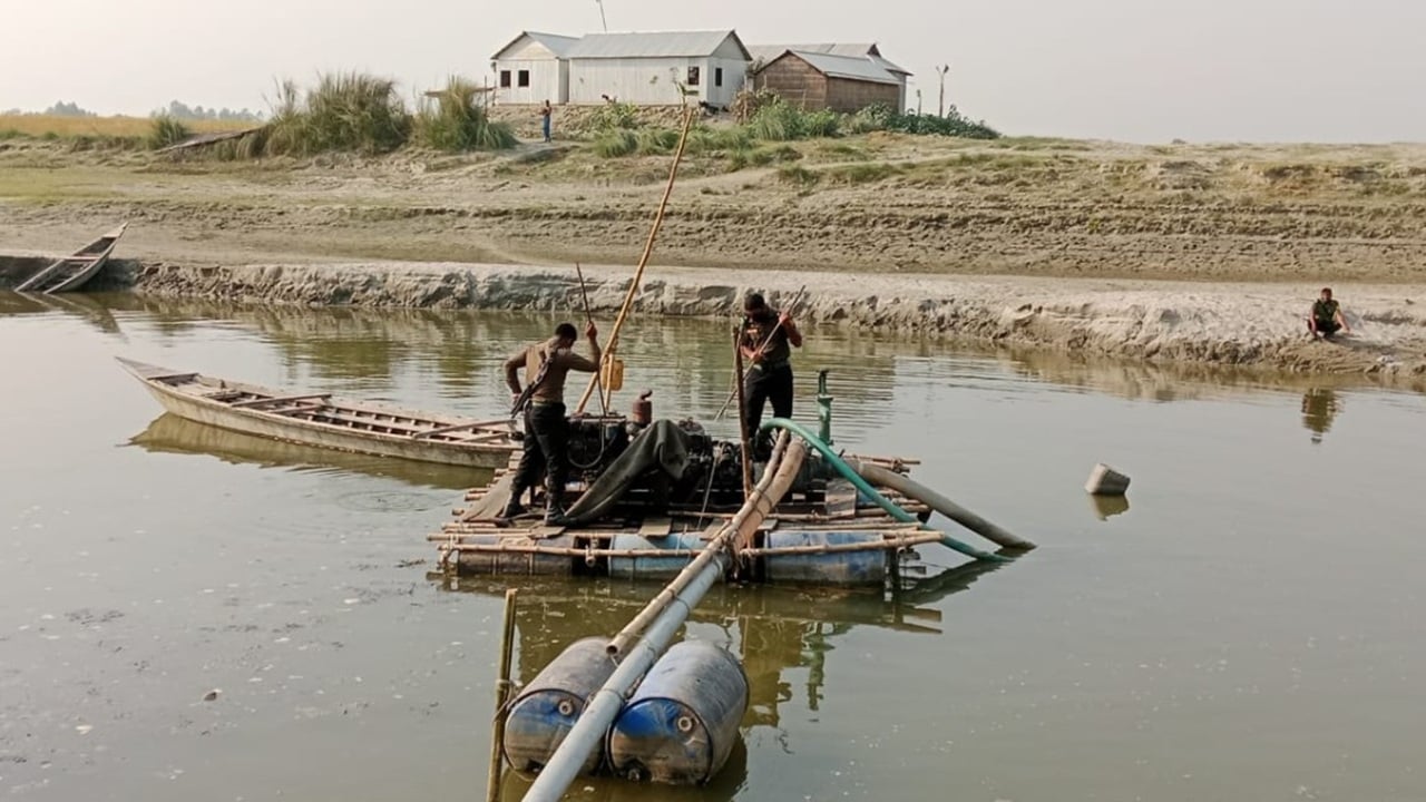রাজিবপুরে অবৈধভাবে বালু উত্তোলন বন্ধে অভিযান