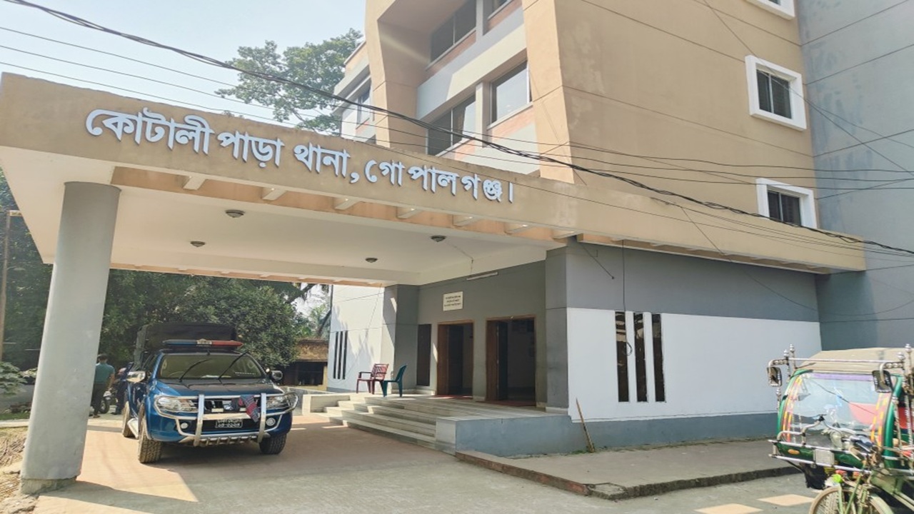 কোটালীপাড়ায় মাদকাসক্ত ছেলেকে পুলিশে দিলেন মা