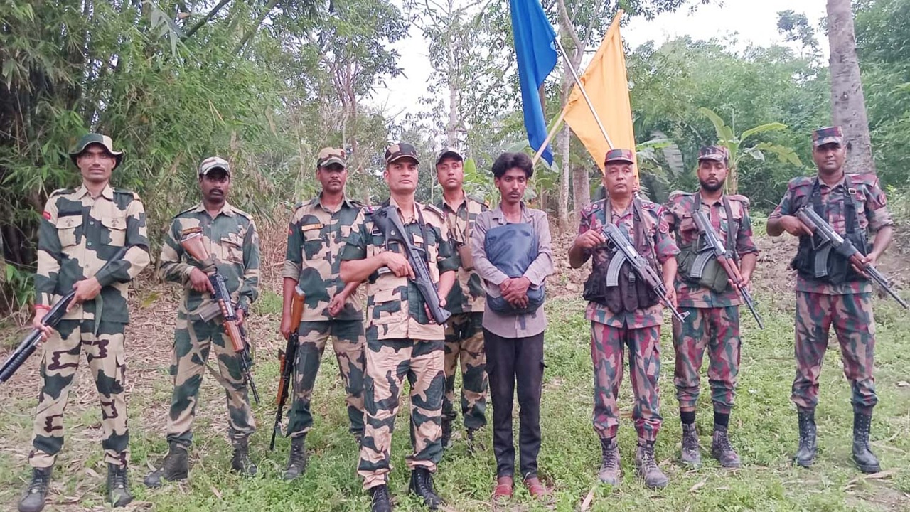 মহেশপুর সীমান্তে বাংলাদেশি কিশোরকে ফেরত দিলো বিএসএফ