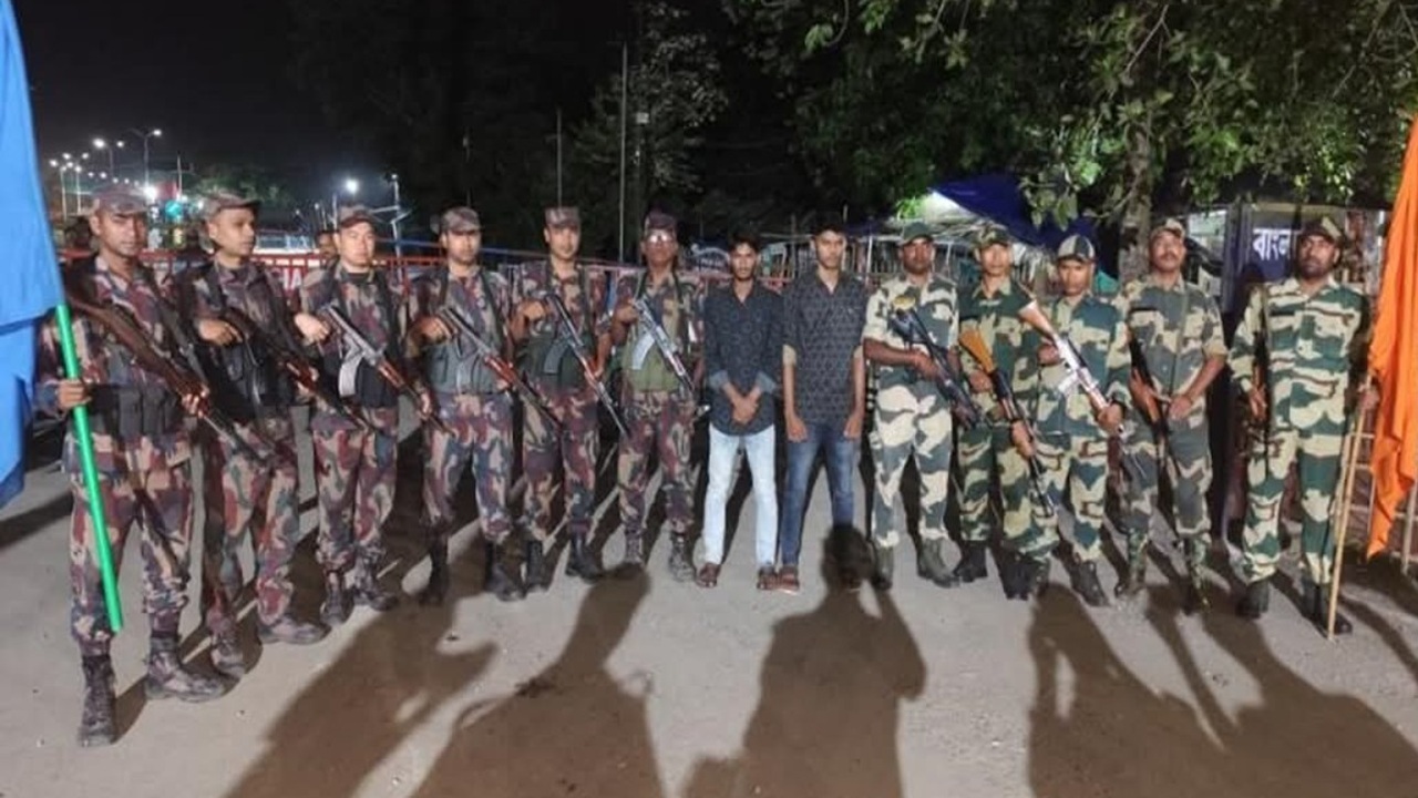 ৮ ঘণ্টা পর দুই বাংলাদেশিকে ফেরত দিয়েছে বিএসএফ