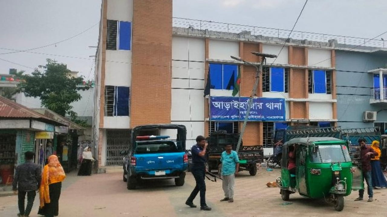 আড়াইহাজারে আবারো ডাকাতি, ৫ লাখ টাকার মালামাল লুট