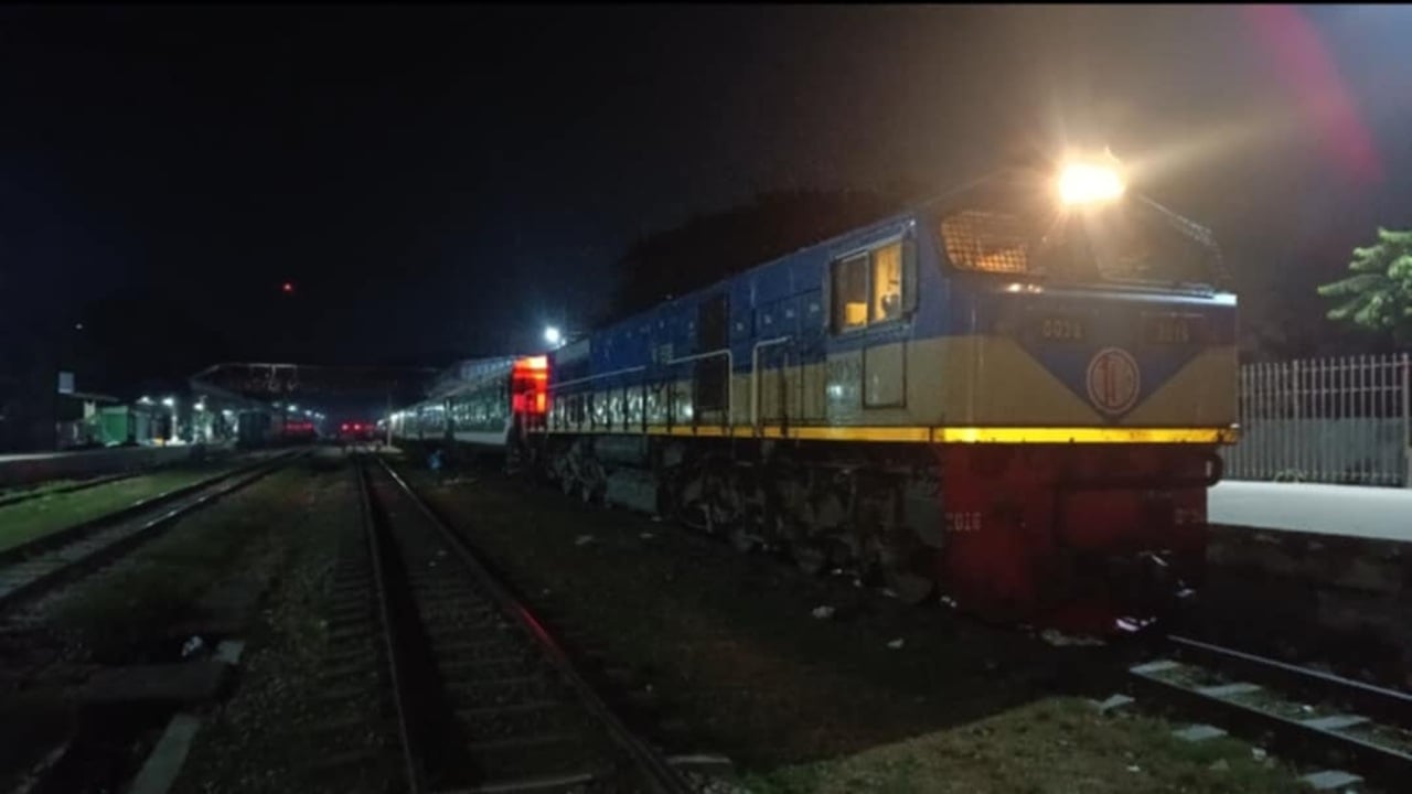ব্রাহ্মণবাড়িয়ায় ট্রেনের বগি লাইনচ্যুত, যাত্রীদের দুর্ভোগ