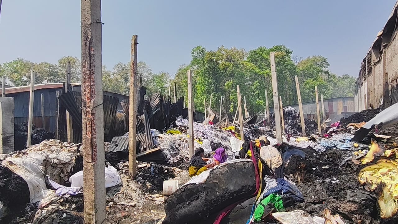 কালিয়াকৈরে অগ্নিকাণ্ড, কোটি টাকার মালামাল ভস্মীভূত