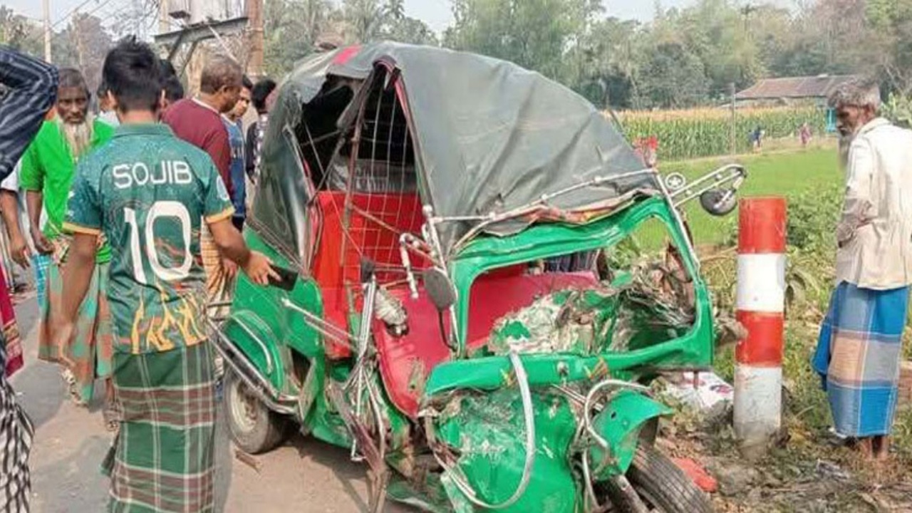 ময়মনসিংহে ট্রাকের ধাক্কায় অটোরিকশা বিধ্বস্ত, তিন যাত্রী নিহত