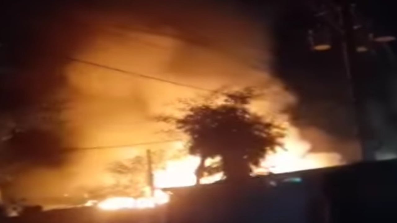 সোনাইমুড়ীতে অগ্নিকাণ্ডে ৮ দোকান পুড়ে ছাই