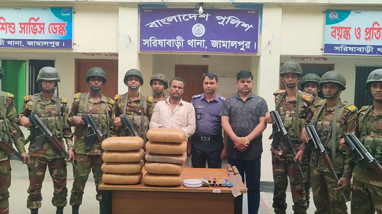 সরিষাবাড়ীতে গাঁজা-দেশীয় অস্ত্রসহ মাদক ব্যবসায়ী গ্রেপ্তার