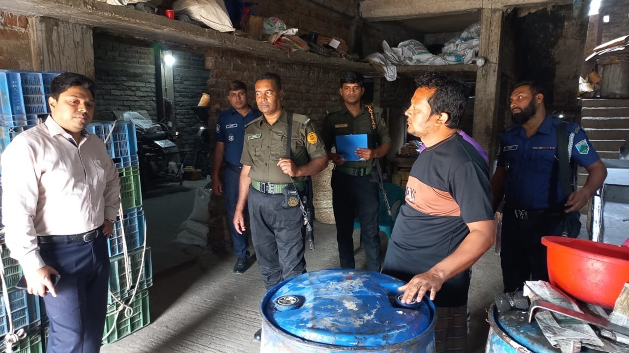 পোরশায় ভেজাল রুটি-সেমাই, ১৩ হাজার টাকা জরিমানা