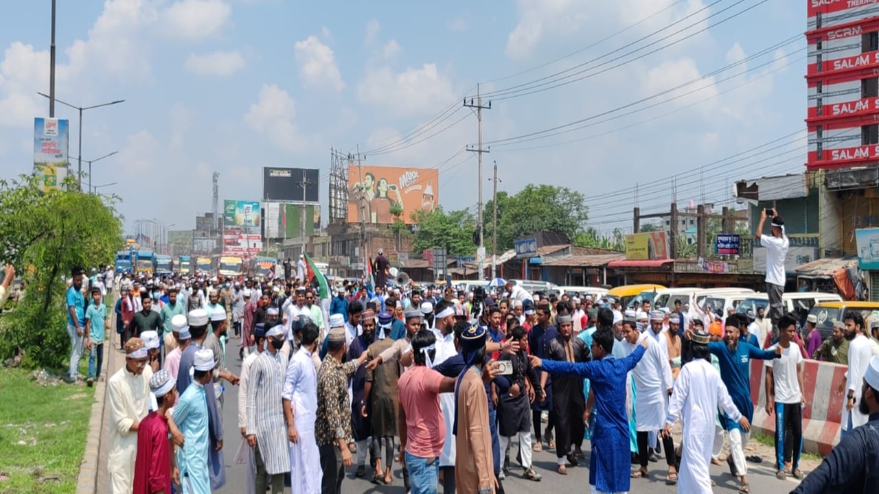 মাওলানা রইসউদ্দিন হত্যার বিচারের দাবিতে মহাসড়ক অবরোধ, দীর্ঘ যানজট
