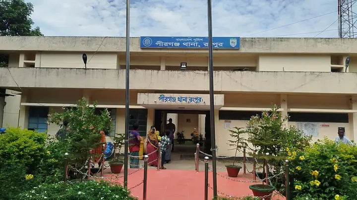 পীরগঞ্জে ধানক্ষেত থেকে ভ্যানচালকের লাশ উদ্ধার