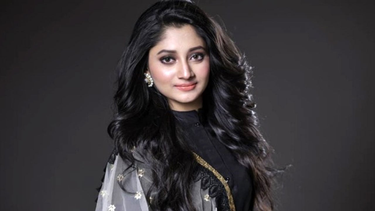 ঈদে পূজা চেরির ‘নাকফুলের কাব্য’