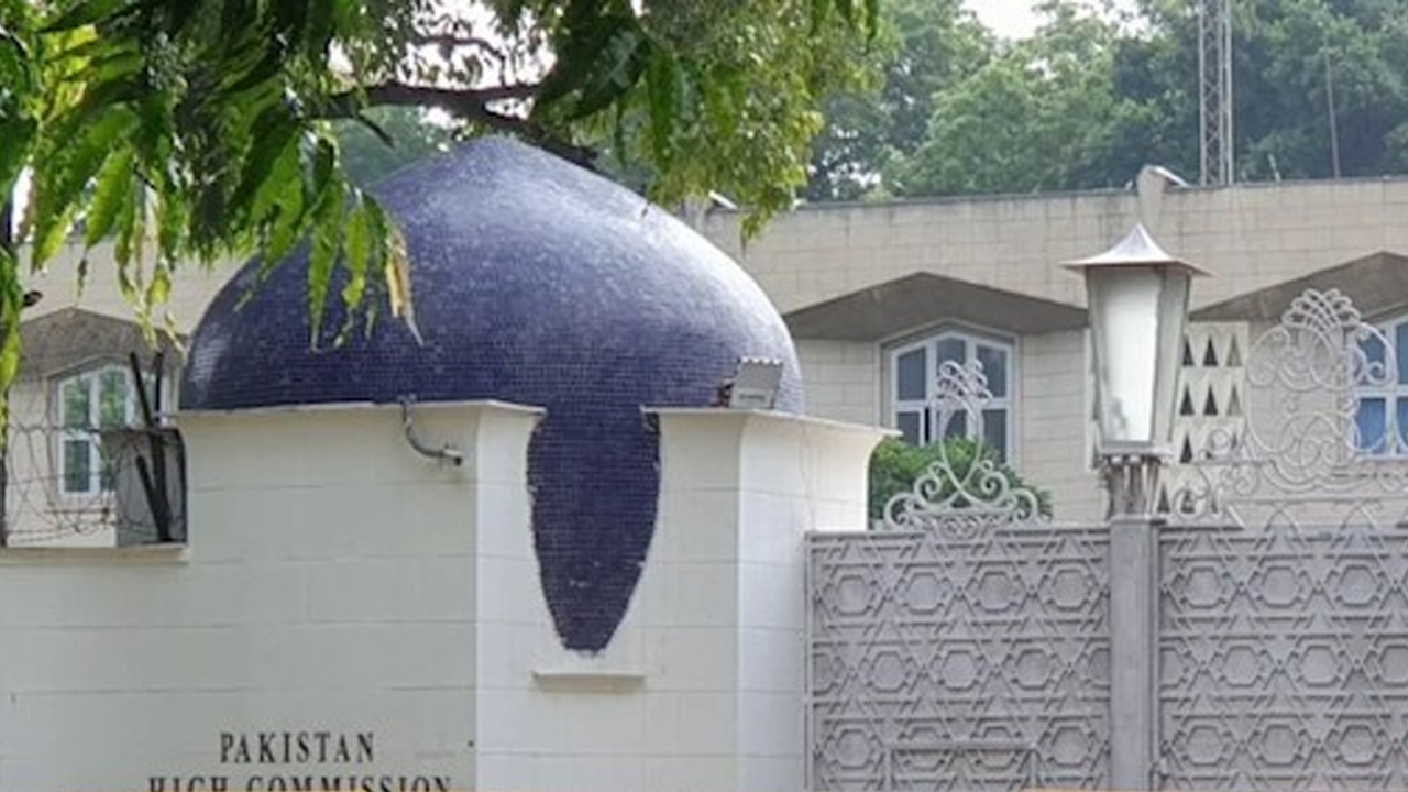 পাকিস্তান-ভারত কূটনৈতিক উত্তেজনা তুঙ্গে, চলছে বহিস্কার ও পাল্টা বহিস্কার