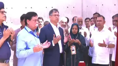 ওসমানী উদ্যানে ‘জুলাই স্মৃতিস্তম্ভ’ উদ্বোধন করলেন প্রধানমন্ত্রী