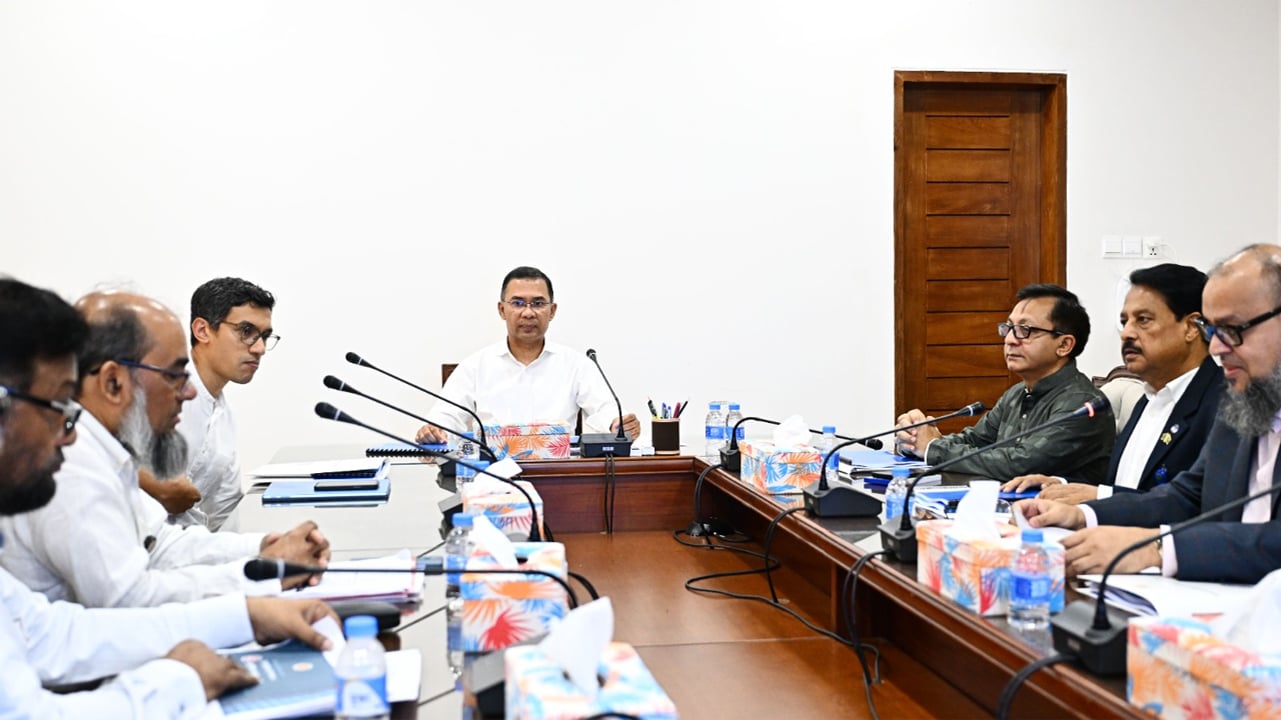প্রধানমন্ত্রীর সভাপতিত্বে ‘বন্ধ কলকারখানা চালু’ সংক্রান্ত সভা অনুষ্ঠিত