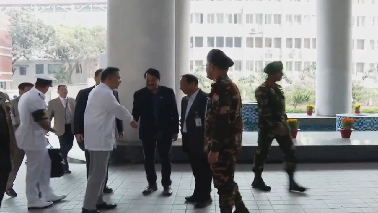 সচিবালয়ে অফিস করছেন প্রধানমন্ত্রী