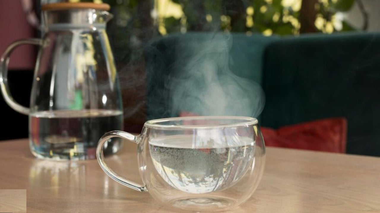 সকালে গরম পানি পানে স্বাস্থ্যের উপকারিতা