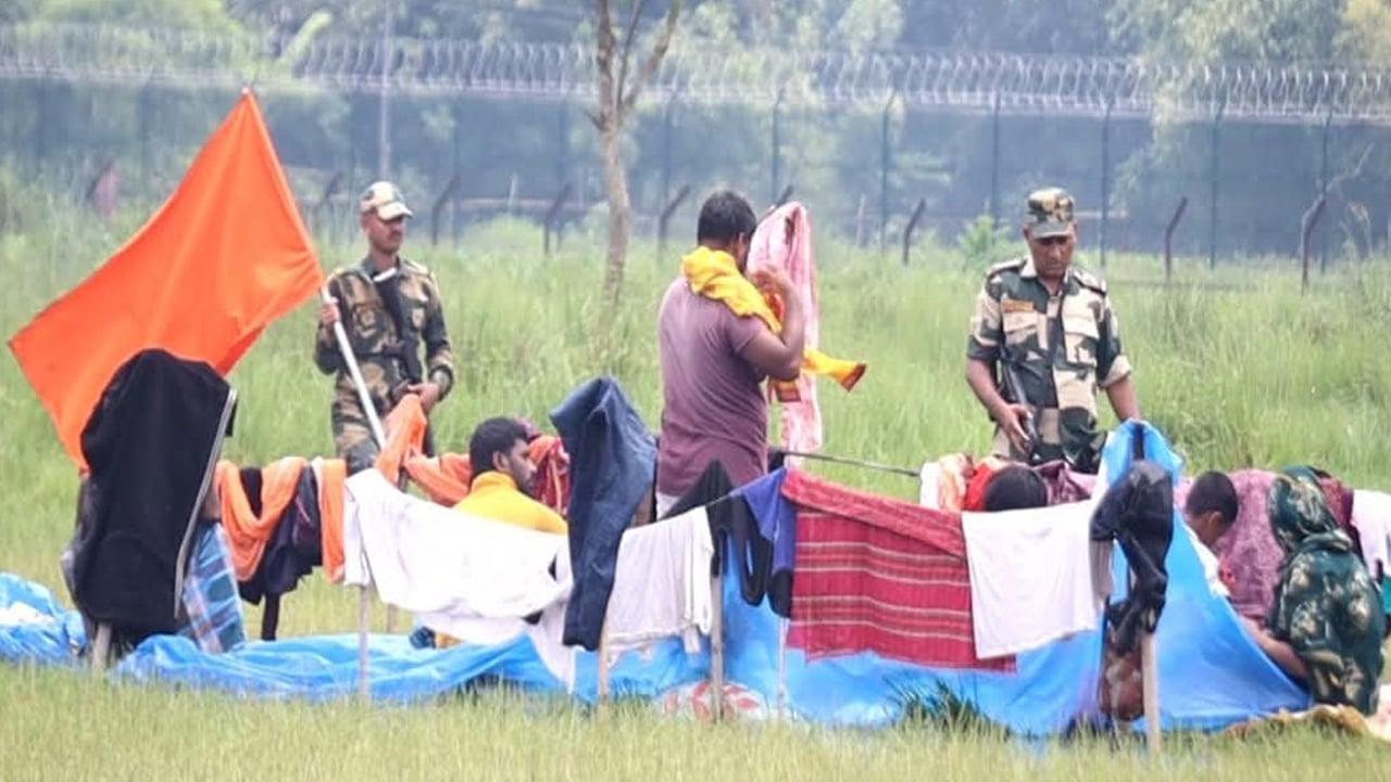 শূন্যরেখায় তিনদিন ধরে আটকে আছে ১০ শিশু ও নারী