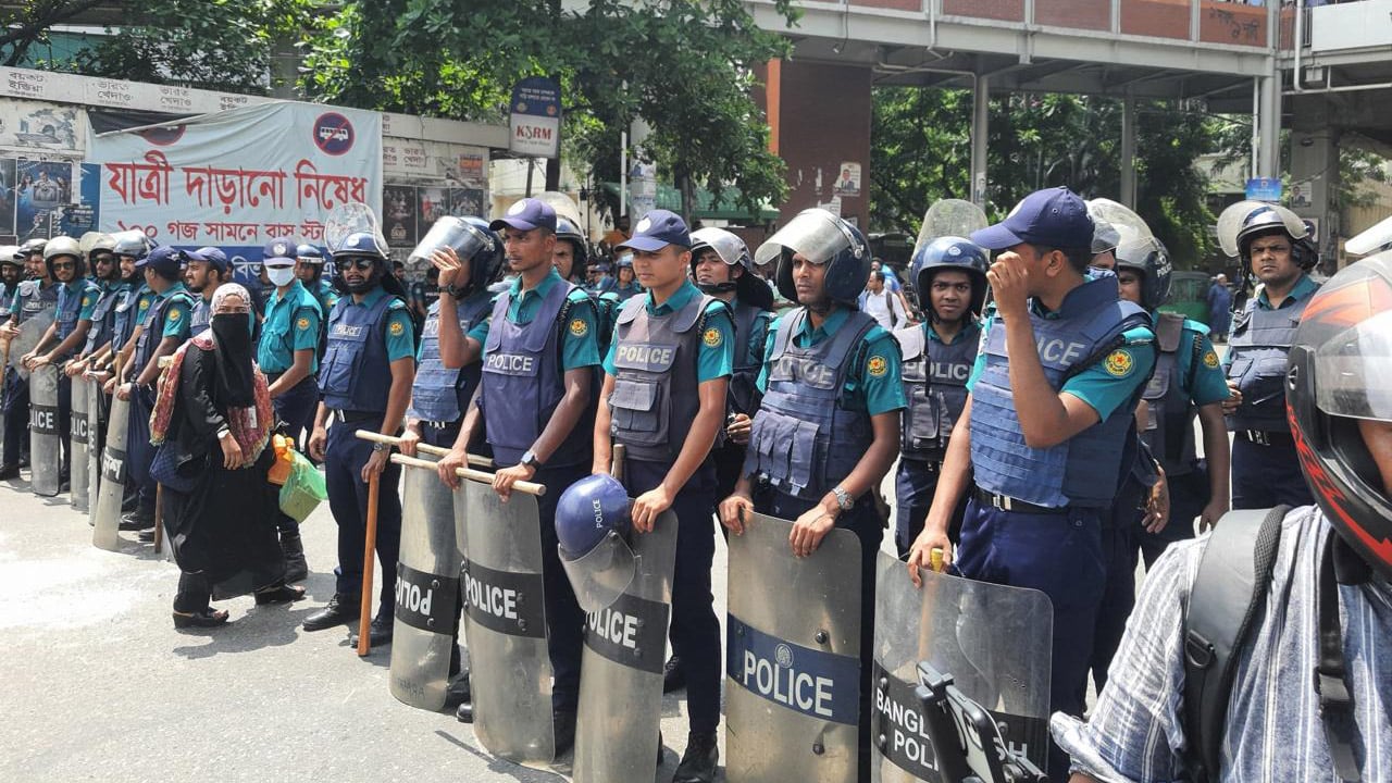 ছলছুতোয় রাজধানীর সড়কে নামলেই অ্যাকশন